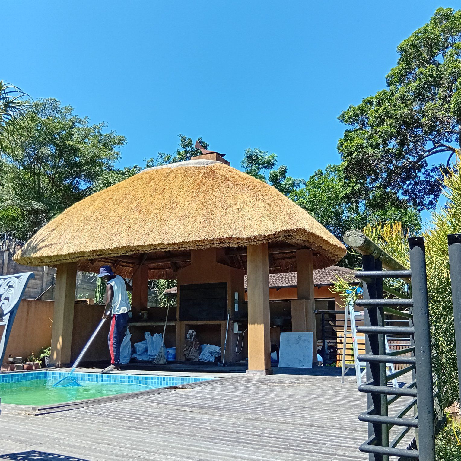 Thatch roof installation